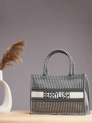 Women Black & White Checked Pattern Cotton Structured Regular Handheld Bag
