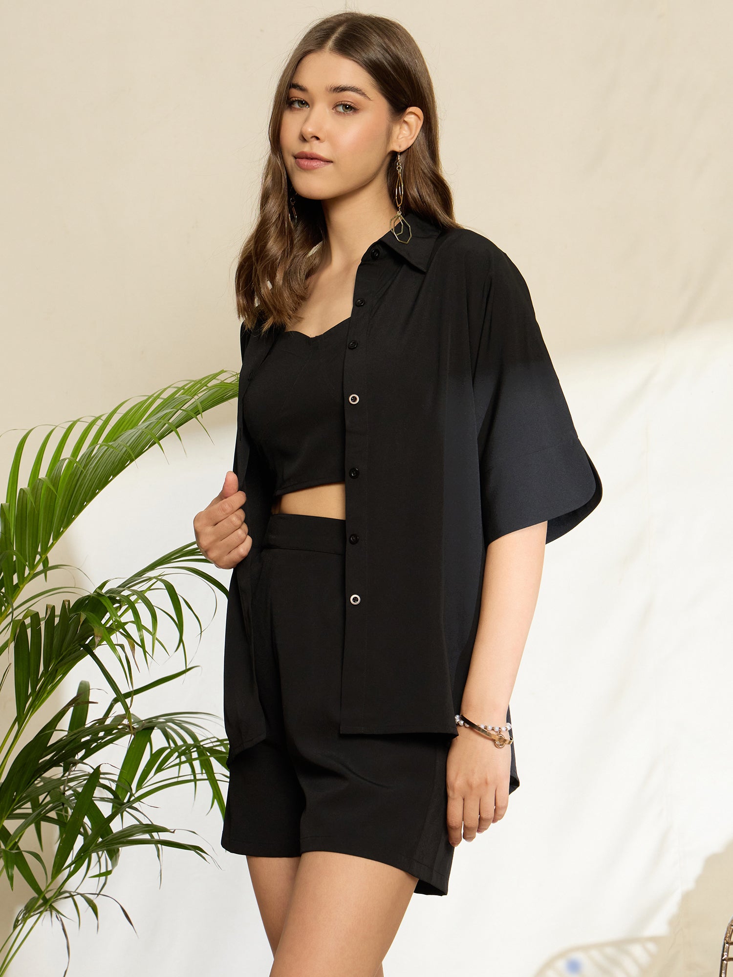 Solid Black Sweetheart Neck Sleeveless Cropped Top, Collared Neck Short Sleeves Longline Shrug, & High-Rise Waist Mini Shorts 3-Piece Set - Image 2