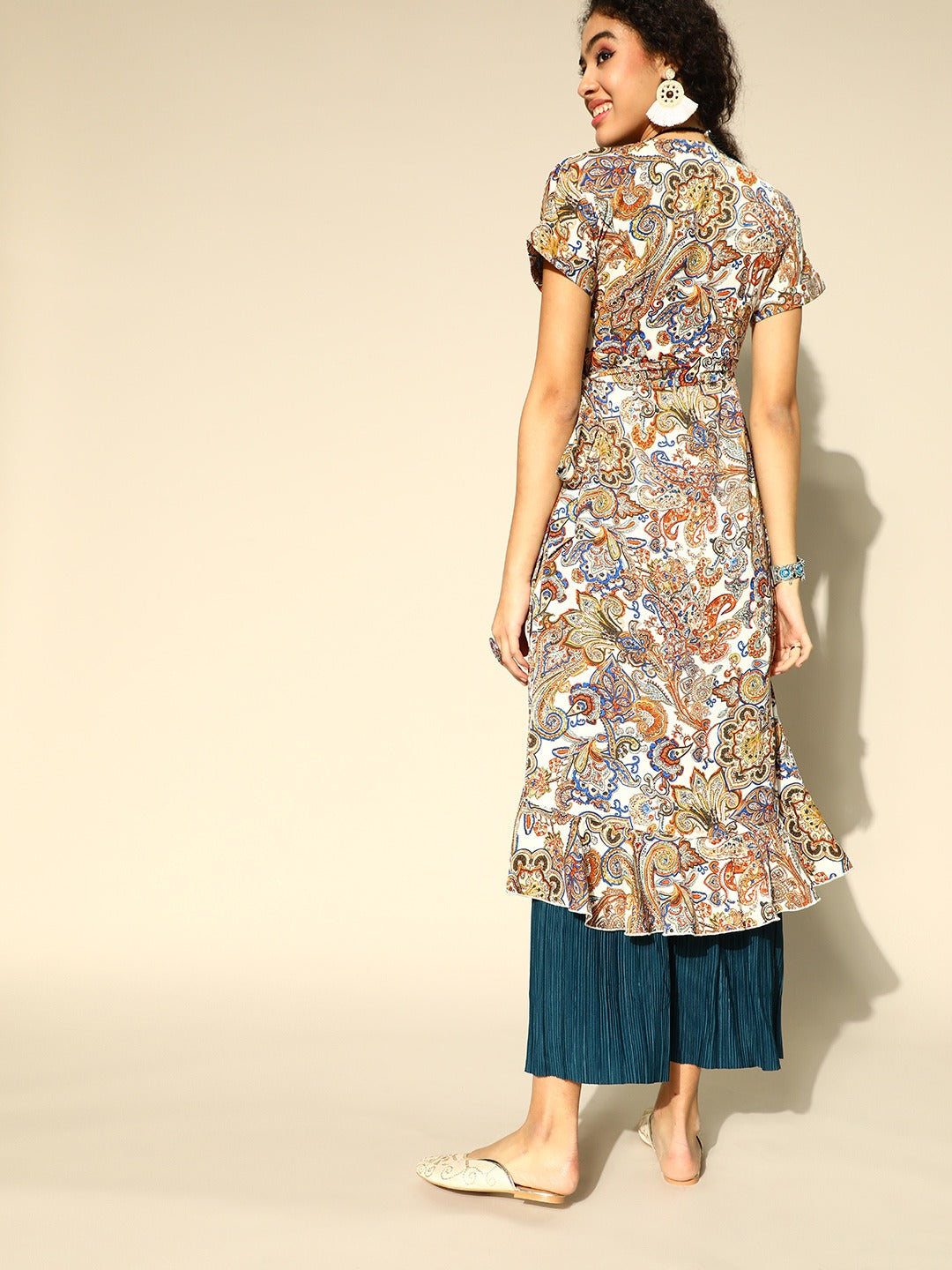 Berrylush Women White Floral Flared Sleeves A-Line Midi Kurta - Image 3