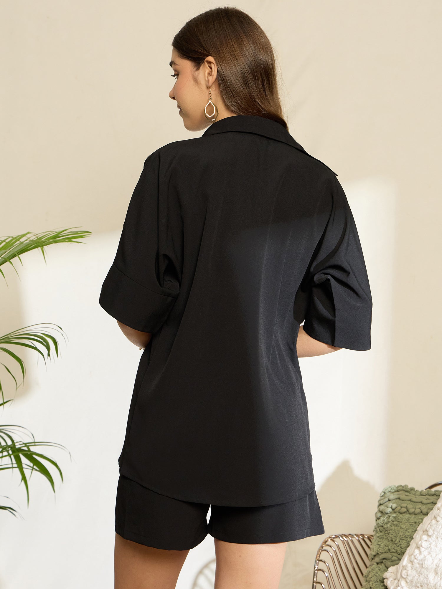 Solid Black Sweetheart Neck Sleeveless Cropped Top, Collared Neck Short Sleeves Longline Shrug, & High-Rise Waist Mini Shorts 3-Piece Set - Image 3