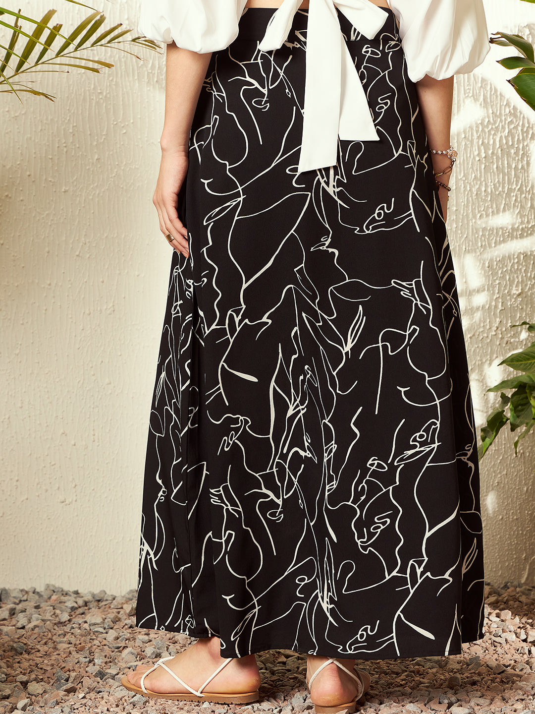 Black & White Abstract Printed High-Rise Waist Zipper-Up Straight Hem Thigh-High Slit A-Line Maxi Skirt - Image 3