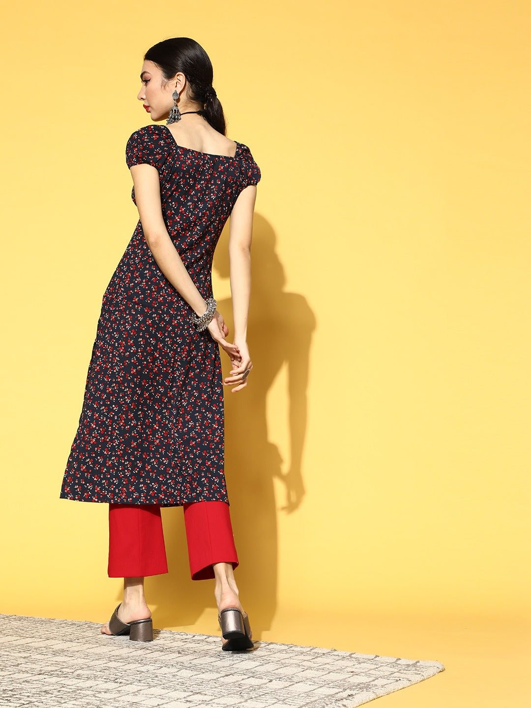 Berrylush Women Navy Blue & Red Floral Printed Tie-Up Neck Side Slited Calf Length Kurta - Image 3