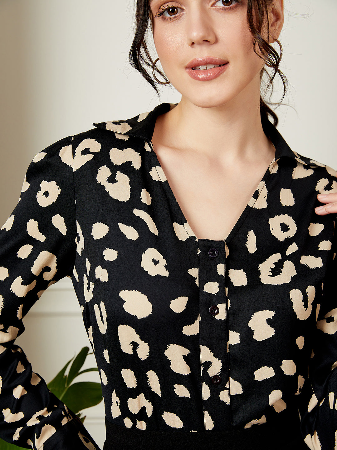 BIZwear Black & Beige Animal Printed Spread Collar Neck Button-Up Straight Hem Regular Shirt - Image 4