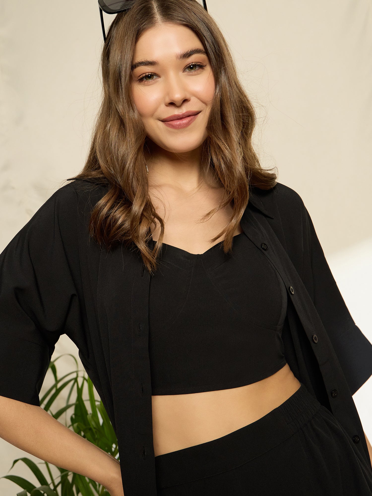 Solid Black Sweetheart Neck Sleeveless Cropped Top, Collared Neck Short Sleeves Longline Shrug, & High-Rise Waist Mini Shorts 3-Piece Set - Image 4