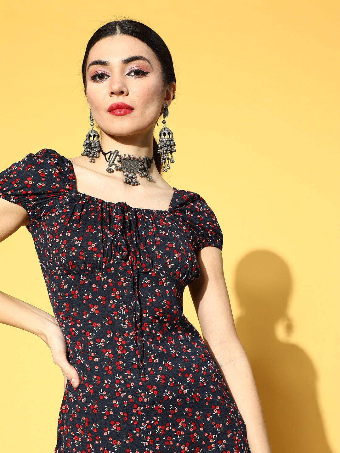 Berrylush Women Navy Blue & Red Floral Printed Tie-Up Neck Side Slited Calf Length Kurta - Image 4