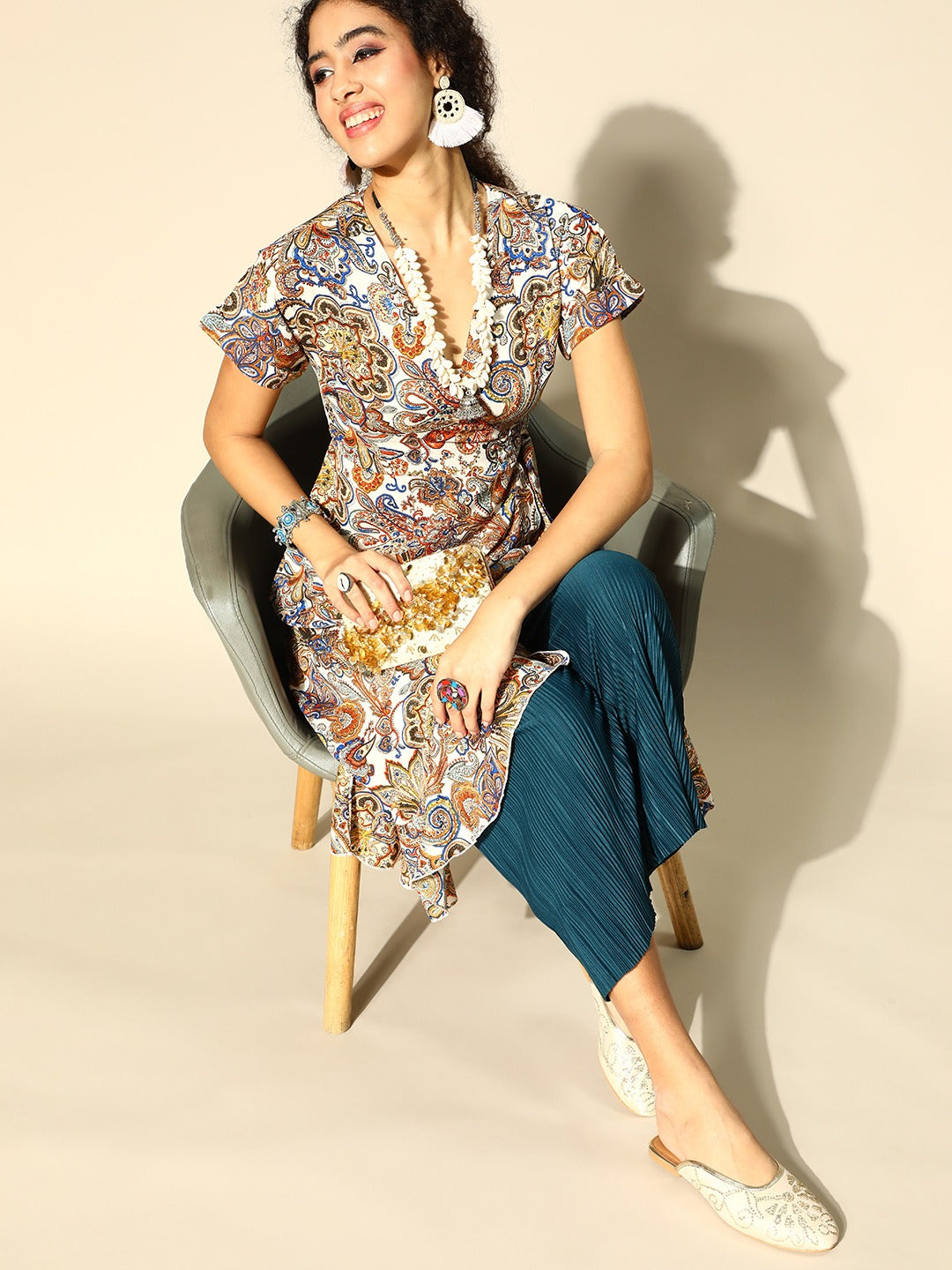 Berrylush Women White Floral Flared Sleeves A-Line Midi Kurta - Image 5
